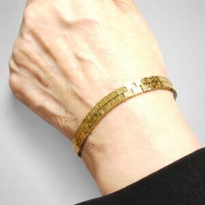Vintage Bracelet‎ Shiny Textured Gold-tone Bracelet 8" 1980s Korea gbr-30